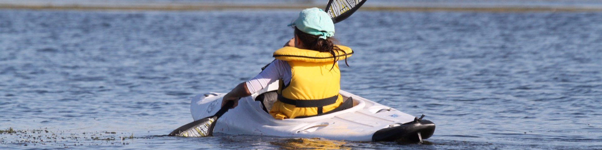 Le SQUALY est un kayak école, permettant la pratique de l’activité kayak dès le plus jeune âge. Adapté aux jeunes pagayeurs, il facilite l’acquisition de la technique en kayak pour une navigation fun et sécurisante en eau calme et aussi en rivières ou bassins artificiels.